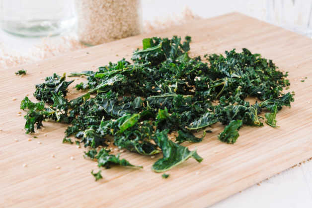 Roasted-sesame-kale-chips-keto